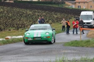 Porsche 968 en rallye in race