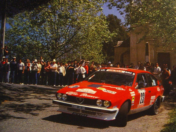 Yves Loubet au volant de son GTV6 grA en 1985 - photo de course d'époque