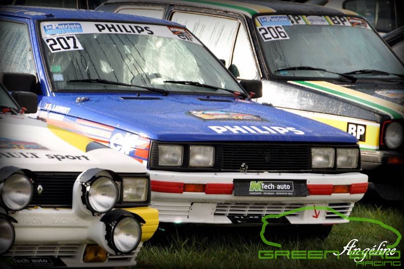 Voiture de course au Parc fermé