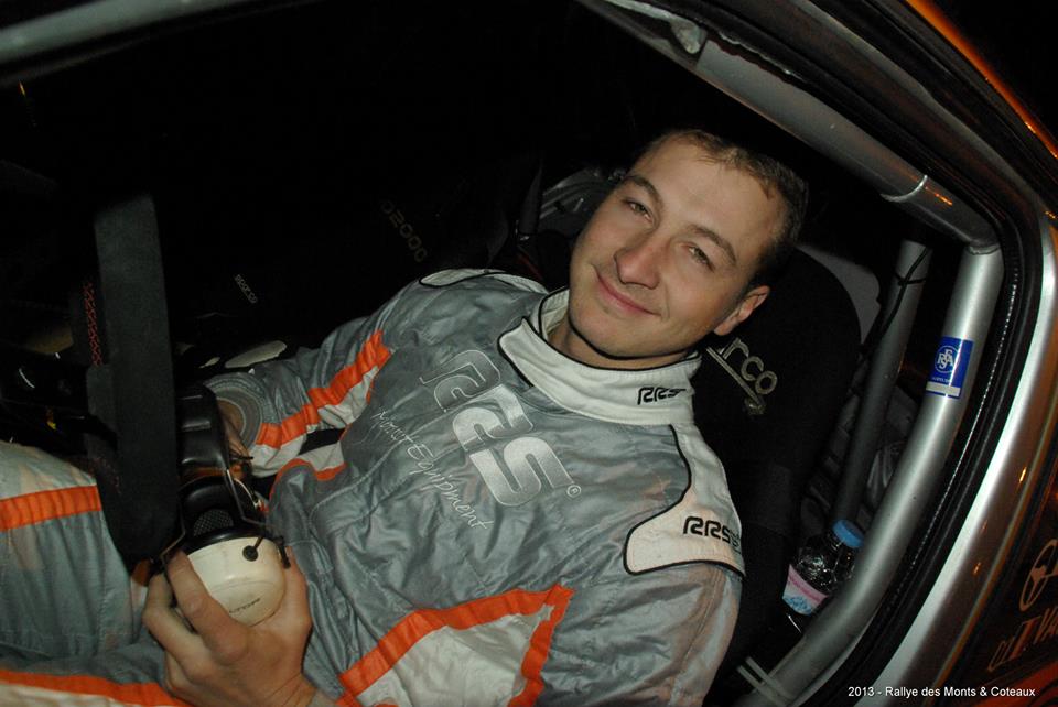 Julien Saunier au volant de sa Clio groupe A