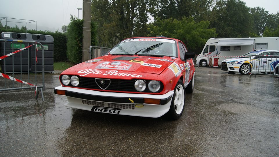 Alfa Romeo GTV6 grA au couleurs officielles comme celle d'Yves Loubet